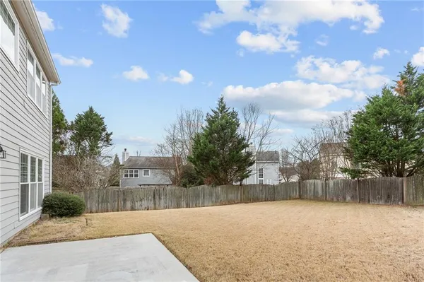 a tree in front of white house