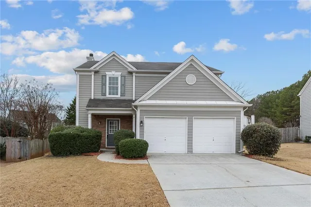 a view of a house with a yard