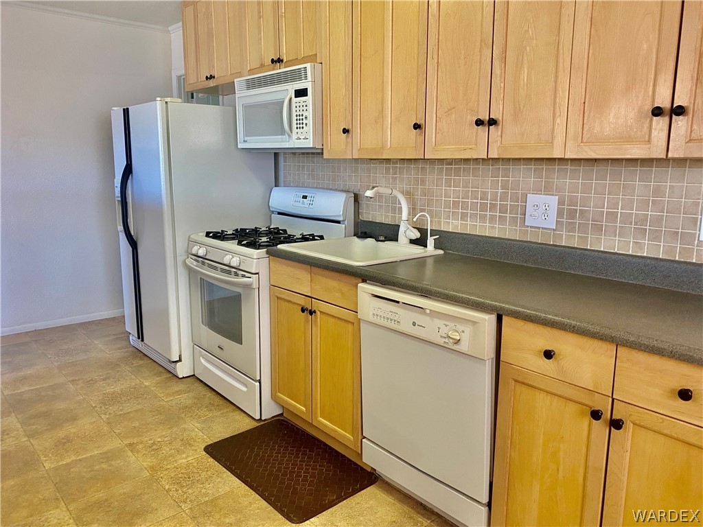 1934 Riverside Drive Bullhead City, AZ 86442 - Photo 4 of 19