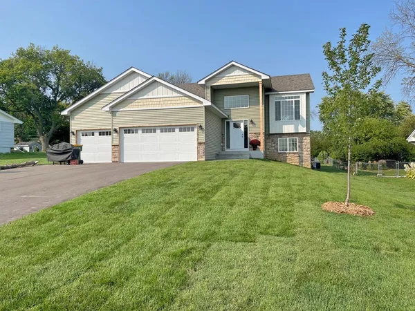 $525,000 | Xxxx Eugene Street, White Bear Lake, MN 55110