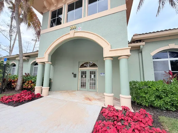 $324,900 | 330 Crestwood Circle, Unit 202, Royal Palm Beach, FL 33411