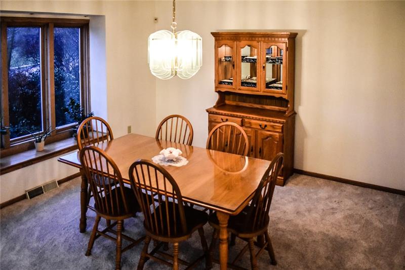 28 Renaissance Drive Irwin, PA 15642 - Photo 4 of 24 Gallery Image 4