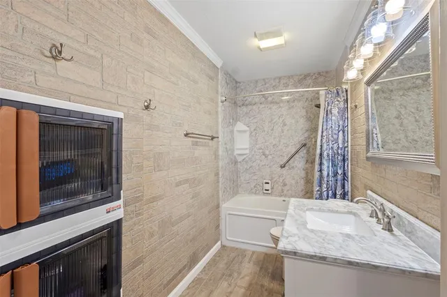 $250,000 | 102 Northeast Murphy Road, Burleson, TX 76028