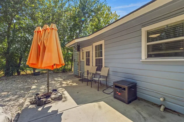 $250,000 | 102 Northeast Murphy Road, Burleson, TX 76028