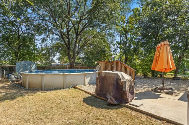 $250,000 | 102 Northeast Murphy Road, Burleson, TX 76028