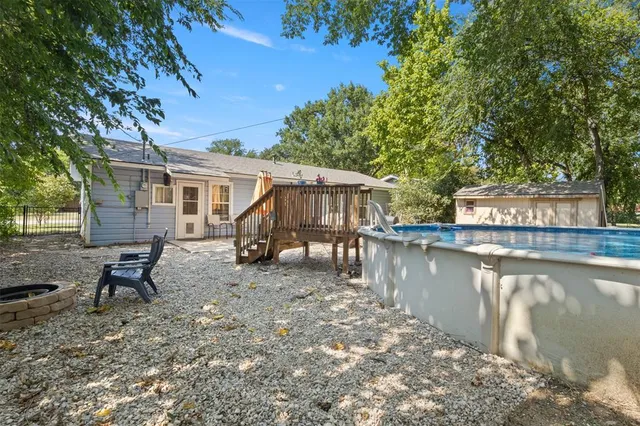 $250,000 | 102 Northeast Murphy Road, Burleson, TX 76028