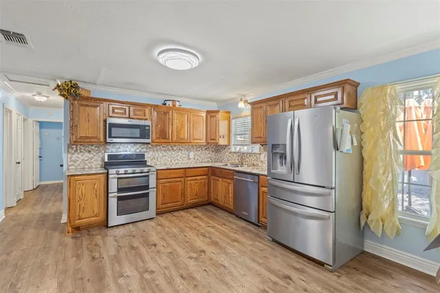 $250,000 | 102 Northeast Murphy Road, Burleson, TX 76028