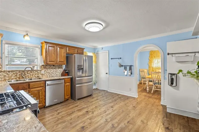 $250,000 | 102 Northeast Murphy Road, Burleson, TX 76028