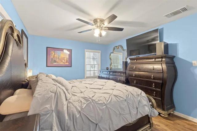 $250,000 | 102 Northeast Murphy Road, Burleson, TX 76028