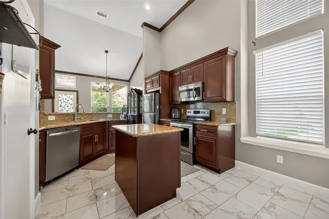 $2,800 | 15222 Harlin, Cove, TX 77523