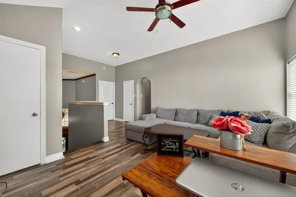 $2,600 | 15222 Harlin, Cove, TX 77523