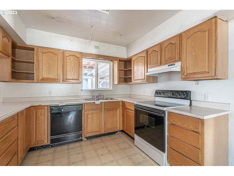 438 Northwest Douglas Street Dallas, OR 97338 - Photo 14 of 43