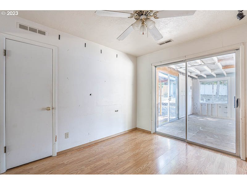 438 Northwest Douglas Street Dallas, OR 97338 - Photo 17 of 43