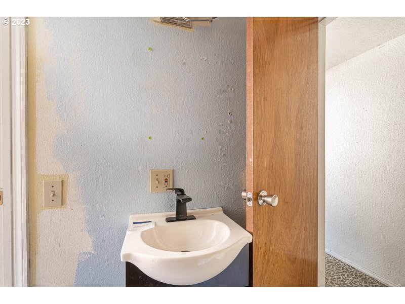 438 Northwest Douglas Street Dallas, OR 97338 - Photo 20 of 43