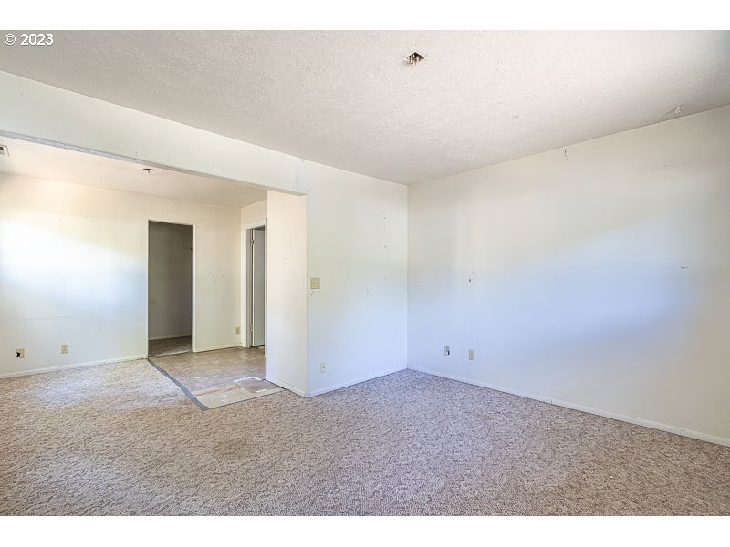 438 Northwest Douglas Street Dallas, OR 97338 - Photo 24 of 43