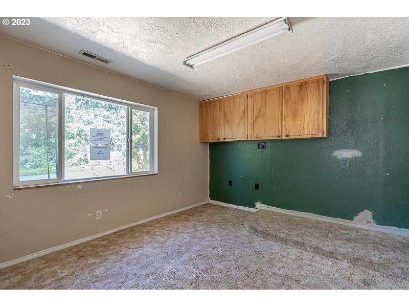 438 Northwest Douglas Street Dallas, OR 97338 - Photo 27 of 43