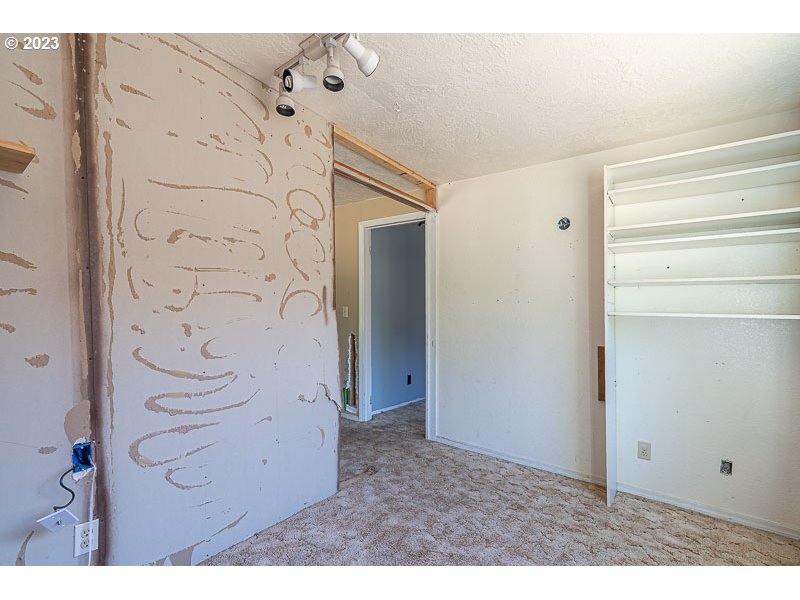 438 Northwest Douglas Street Dallas, OR 97338 - Photo 31 of 43