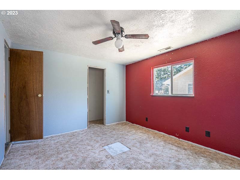 438 Northwest Douglas Street Dallas, OR 97338 - Photo 32 of 43