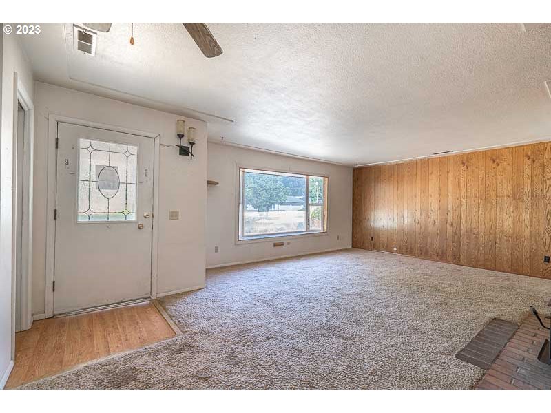 438 Northwest Douglas Street Dallas, OR 97338 - Photo 7 of 43