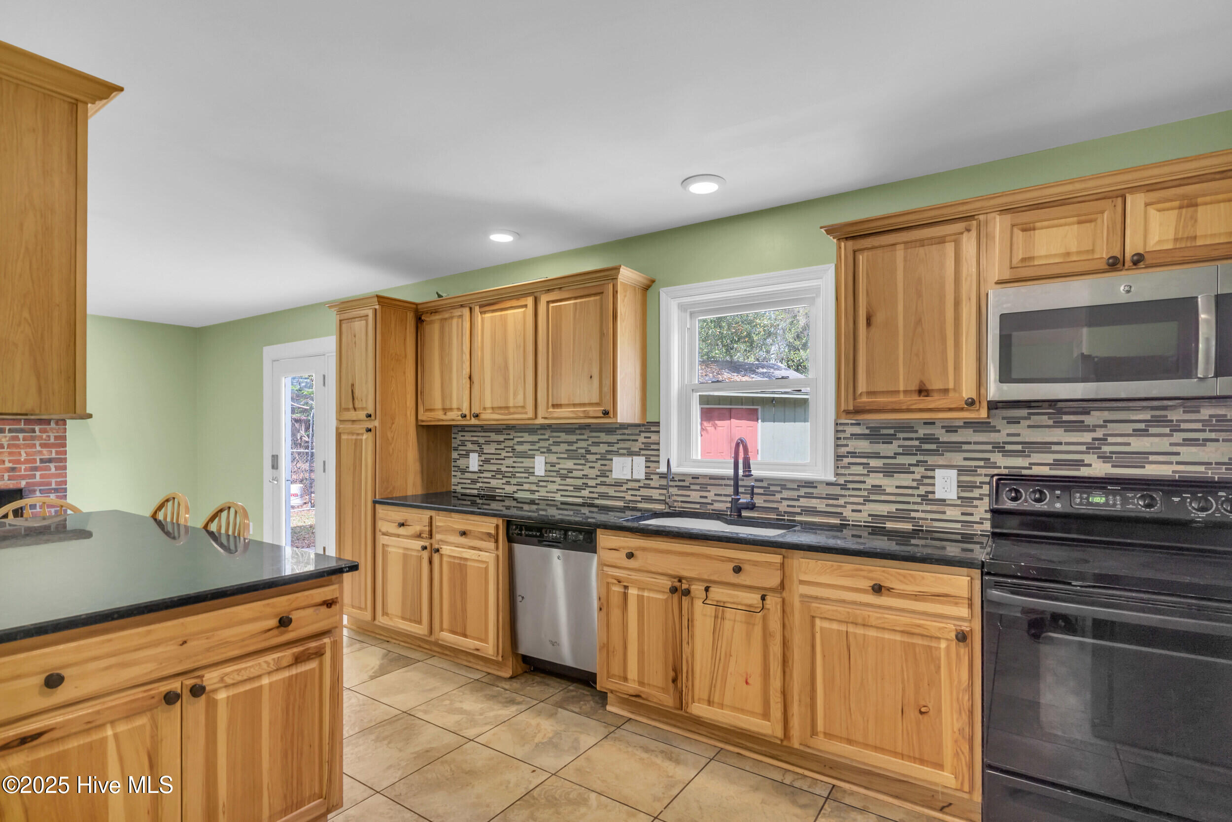 205 Hickory Knoll Road Wilmington, NC 28409 - Photo 12 of 47 205hickoryknollrd_00012