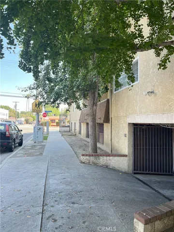 $417,000 | 6255 Woodman Avenue, Unit 203, Valley Glen, CA 91401