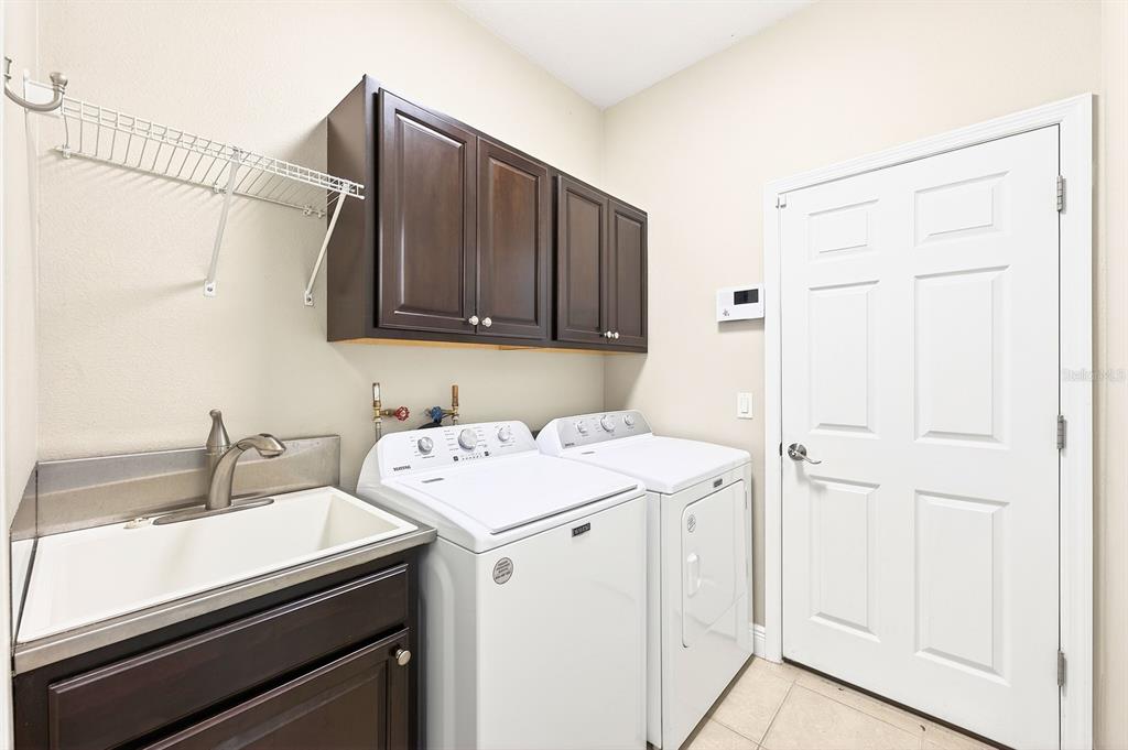 918 Seburn Road Apopka, FL 32703 - Photo 23 of 34 a utility room with dryer and washer
