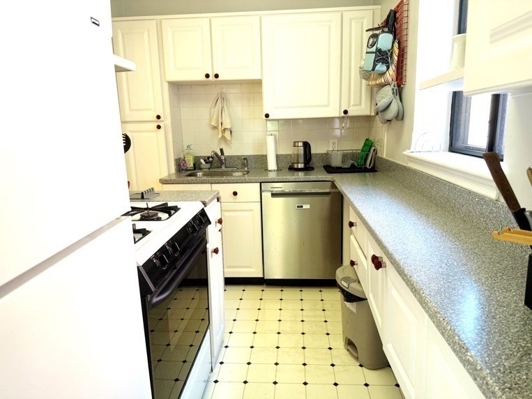69 Strathmore Road, Unit 6 Boston, MA 02135 - Photo 5 of 12