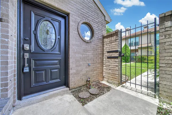 $235,000 | 712 Country Pl Drive, Unit D, Houston, TX 77079