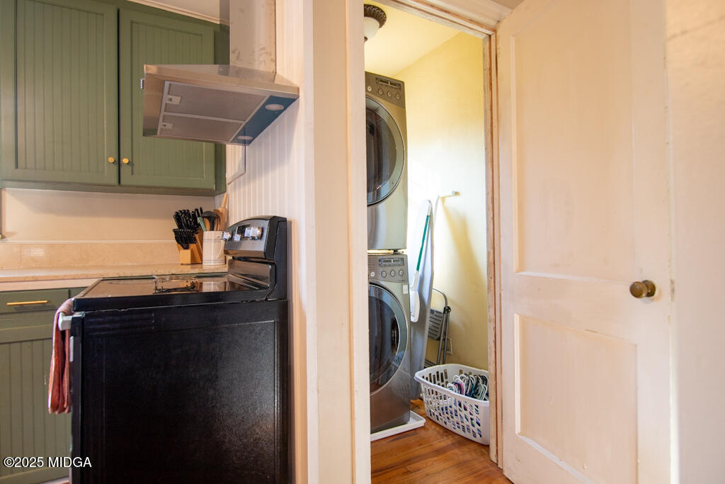 3160 Walden Road Macon, GA 31216 - Photo 3 of 32 a kitchen with a sink and a refrigerator