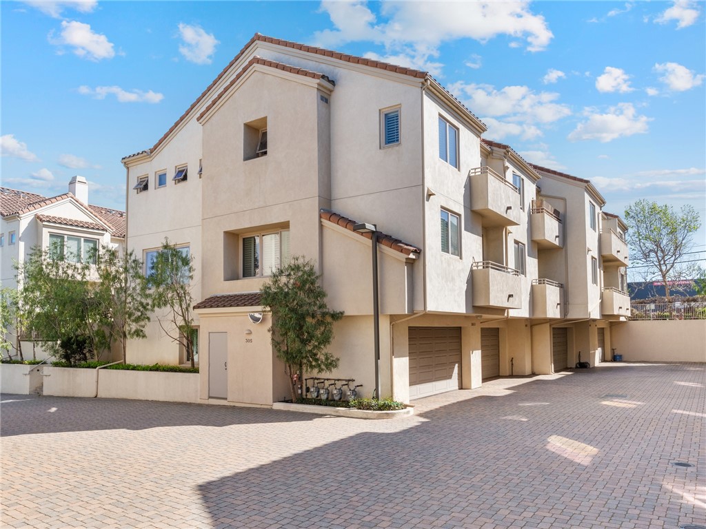 305 Kansas Street, Unit D El Segundo, CA 90245 - Photo 1 of 23