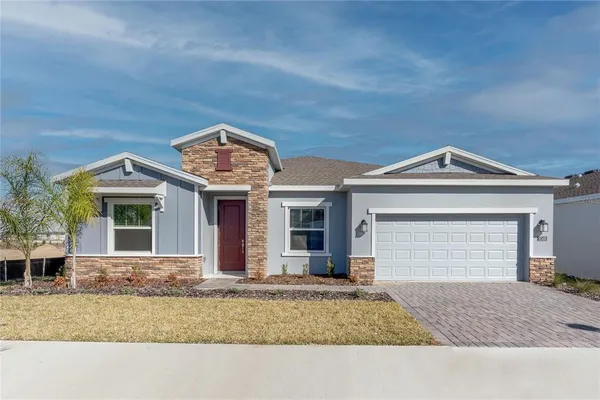 a front view of house with yard