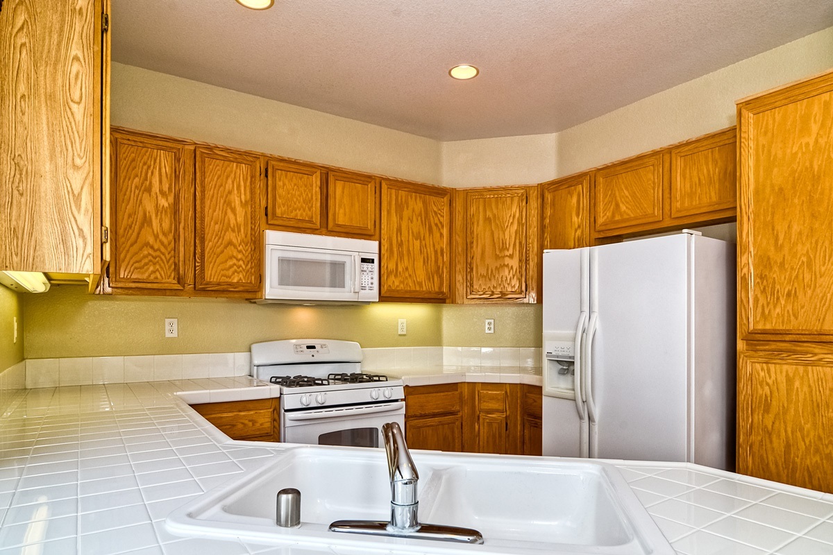 1054 Cottage Way Encinitas, CA 92024 - Photo 9 of 24 Gallery Image 9