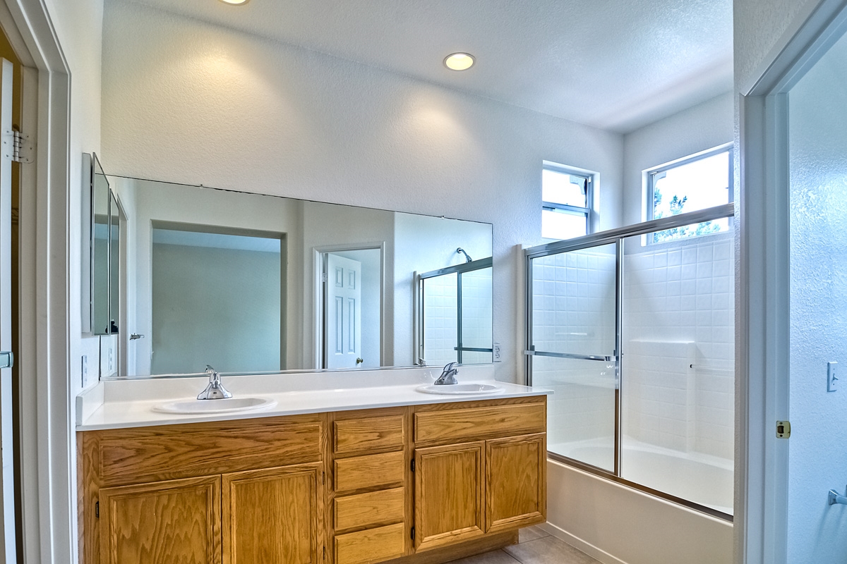 1054 Cottage Way Encinitas, CA 92024 - Photo 10 of 24 Gallery Image 10