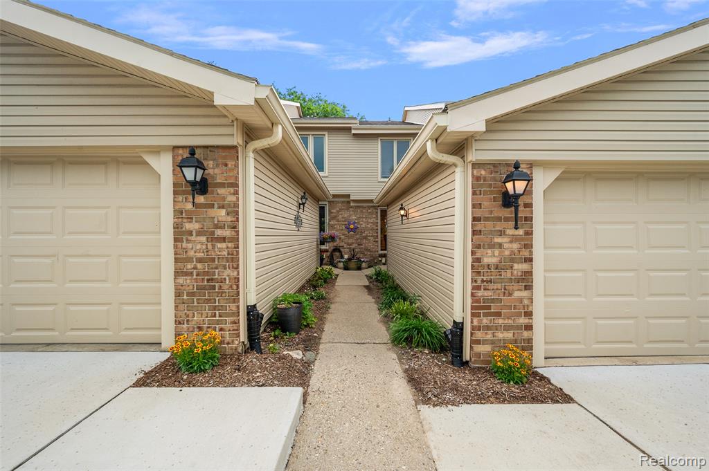 968 Golfview Court Rochester Hills, MI 48307 - Photo 4 of 42