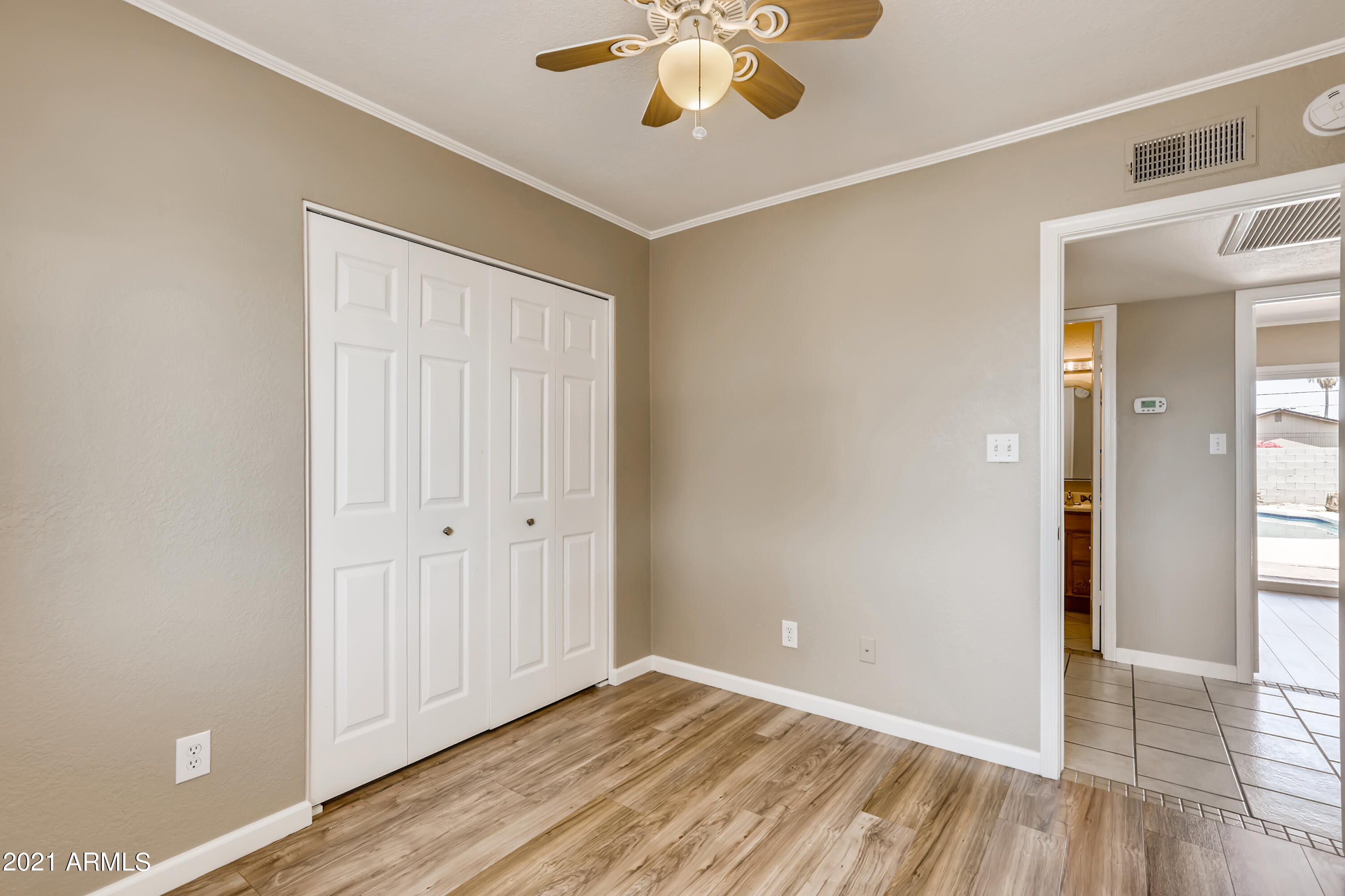902 West St John Road Phoenix, AZ 85023 - Photo 23 of 32 23-012411451-35 Bedroom
