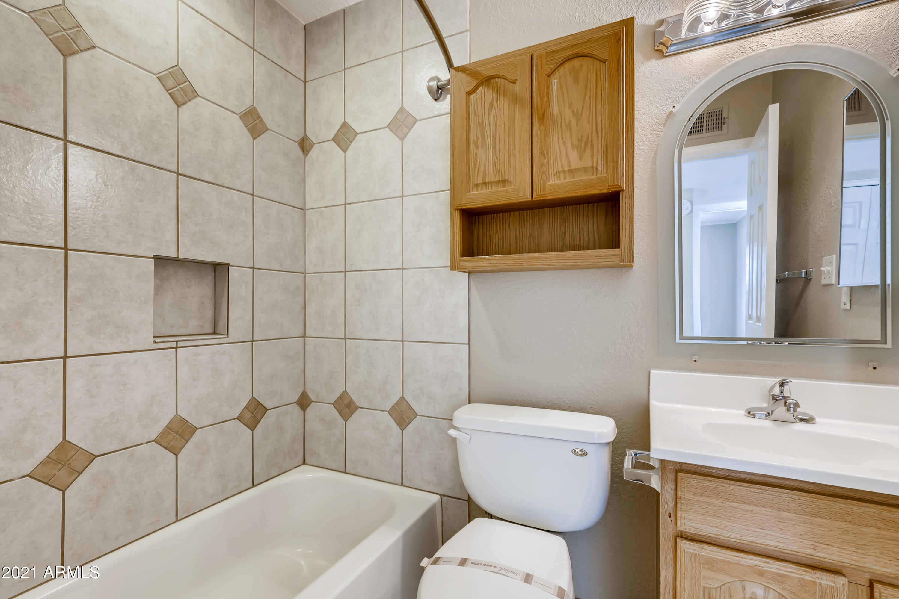 902 West St John Road Phoenix, AZ 85023 - Photo 24 of 32 24-151901221-36 Bathroom