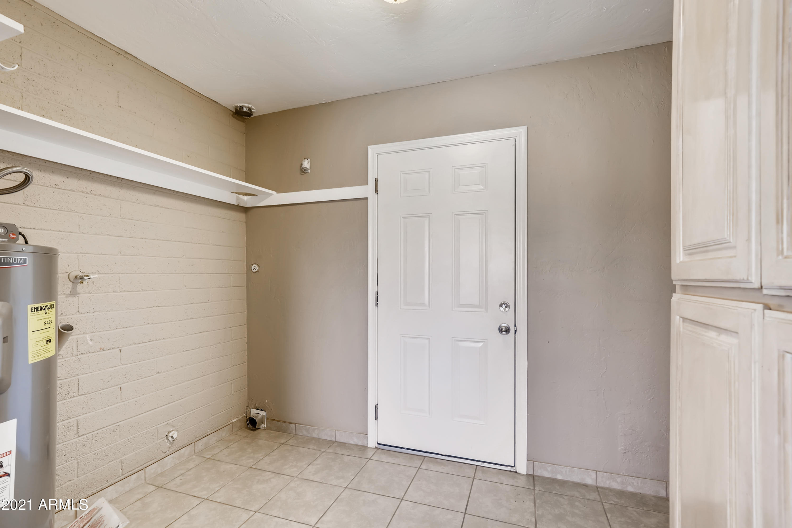 902 West St John Road Phoenix, AZ 85023 - Photo 26 of 32 26-119960417-38 Laundry Room