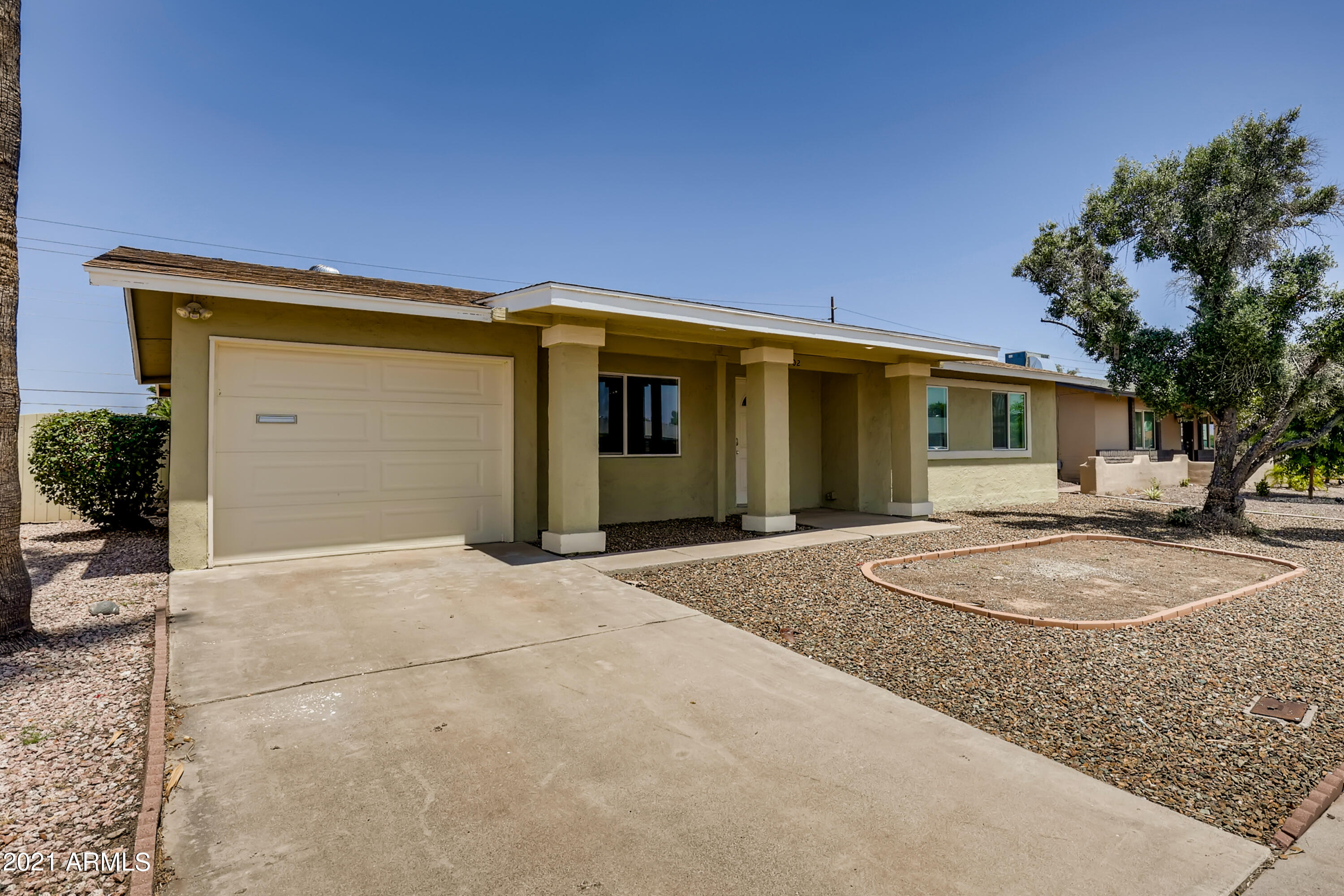 902 West St John Road Phoenix, AZ 85023 - Photo 3 of 32 3-636953420-03 Exterior Front