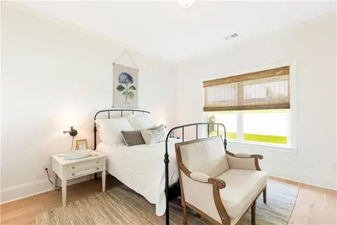 a spacious en suite bathroom with double sink and a mirror