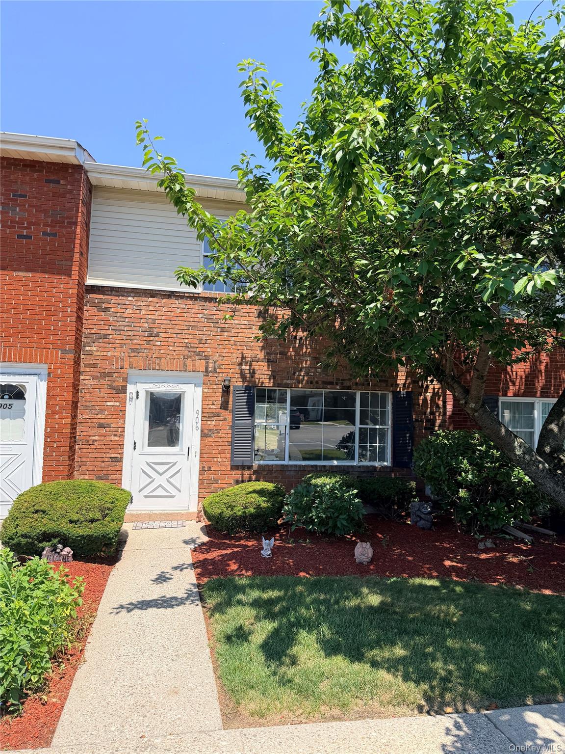 276 Temple Hill Road, Unit 906 New Windsor, NY 12553 - Photo 2 of 28