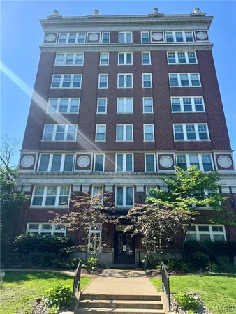 $1,300 | 5330 Pershing Avenue, Unit 304, St. Louis, MO 63112