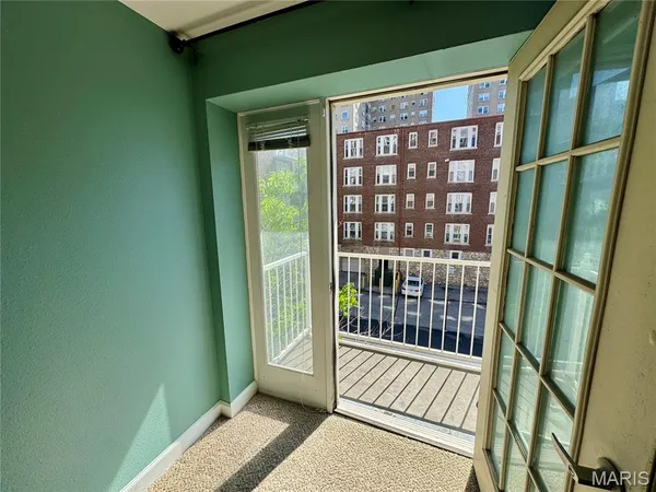 $1,300 | 5330 Pershing Avenue, Unit 304, St. Louis, MO 63112