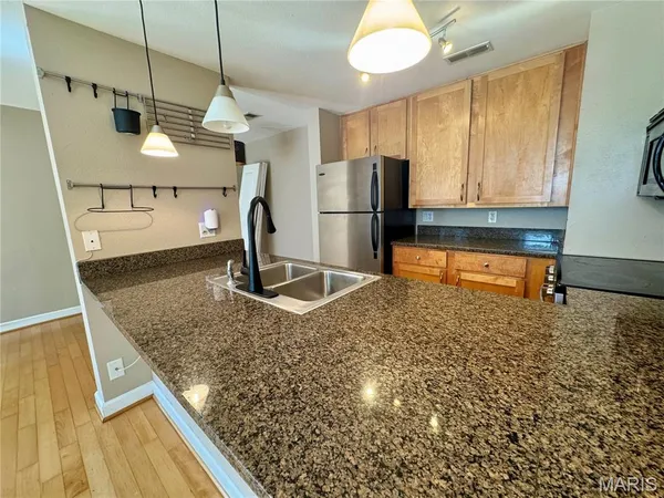 $1,300 | 5330 Pershing Avenue, Unit 304, St. Louis, MO 63112