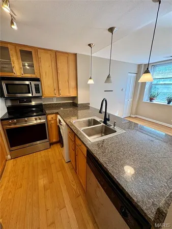 $1,300 | 5330 Pershing Avenue, Unit 304, St. Louis, MO 63112