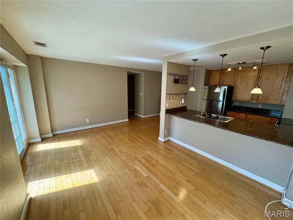 $1,300 | 5330 Pershing Avenue, Unit 304, St. Louis, MO 63112