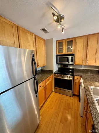 $1,300 | 5330 Pershing Avenue, Unit 304, St. Louis, MO 63112