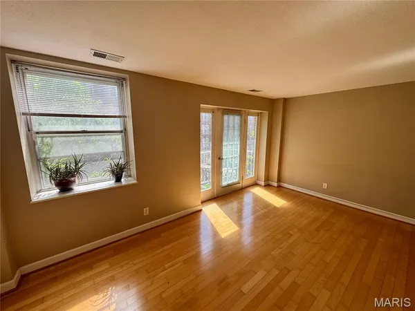 $1,300 | 5330 Pershing Avenue, Unit 304, St. Louis, MO 63112