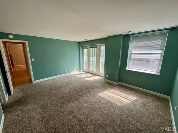 $1,300 | 5330 Pershing Avenue, Unit 304, St. Louis, MO 63112