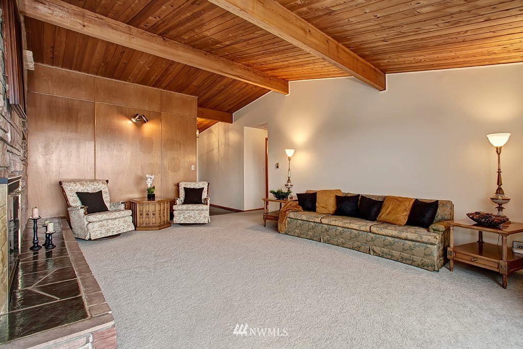 1809 Jones Avenue Northeast Renton, WA 98056 - Photo 3 of 10 Gallery Image 3