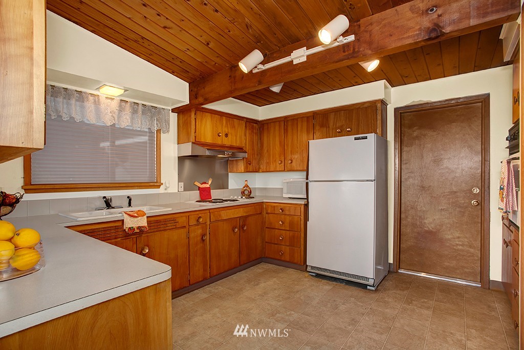 1809 Jones Avenue Northeast Renton, WA 98056 - Photo 6 of 10 Gallery Image 6